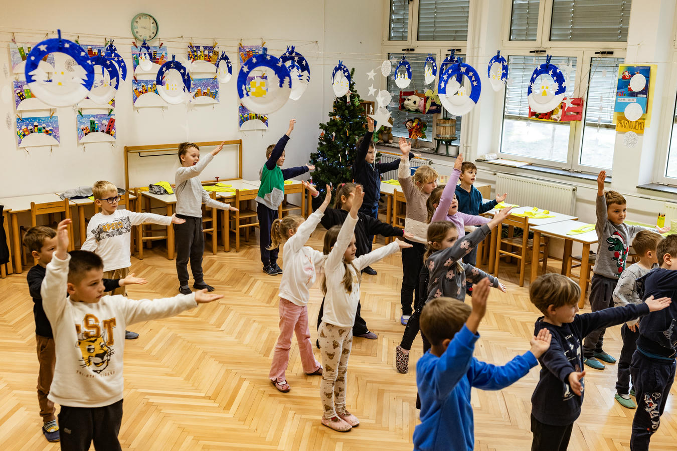 2025 12 11  60 let OS I Roba 80.jpg